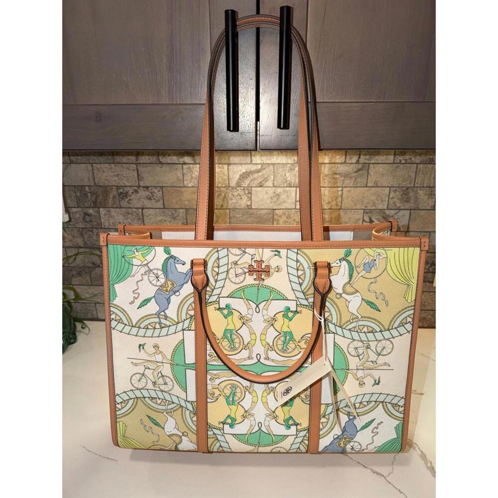 2025. NWT Tory Blake Large Tote